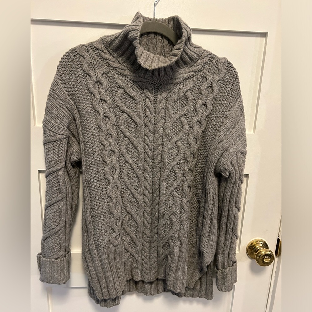 Everlane exclusive wool cashmere blend cable knit turtleneck size small